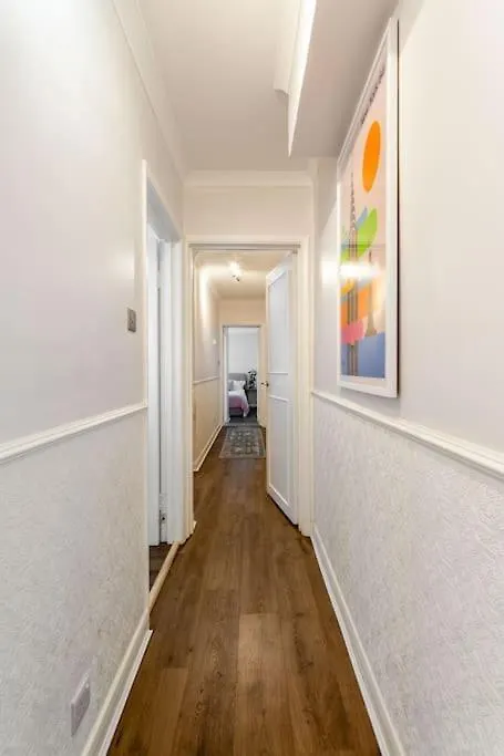 Stylish 2-Bed Garden Apartment Brighton