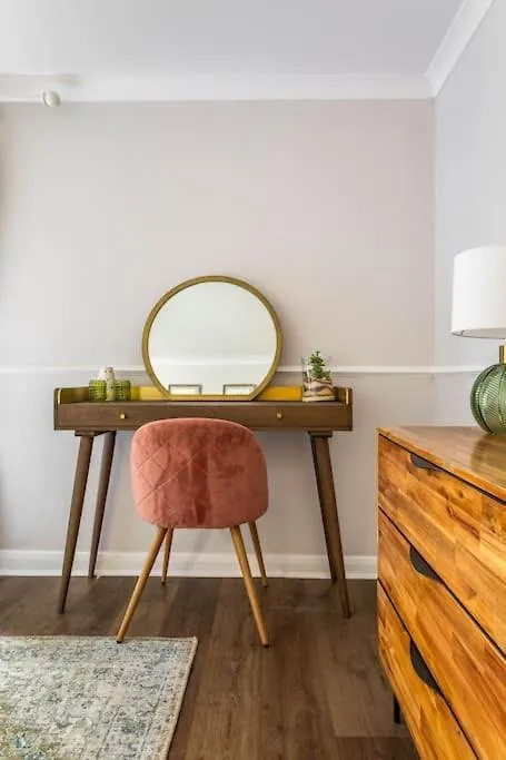 Stylish 2-Bed Garden Apartment Brighton