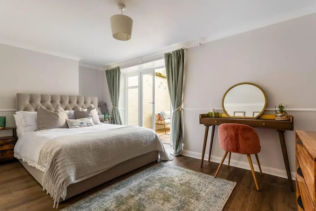 Stylish 2-Bed Garden Apartment contacts