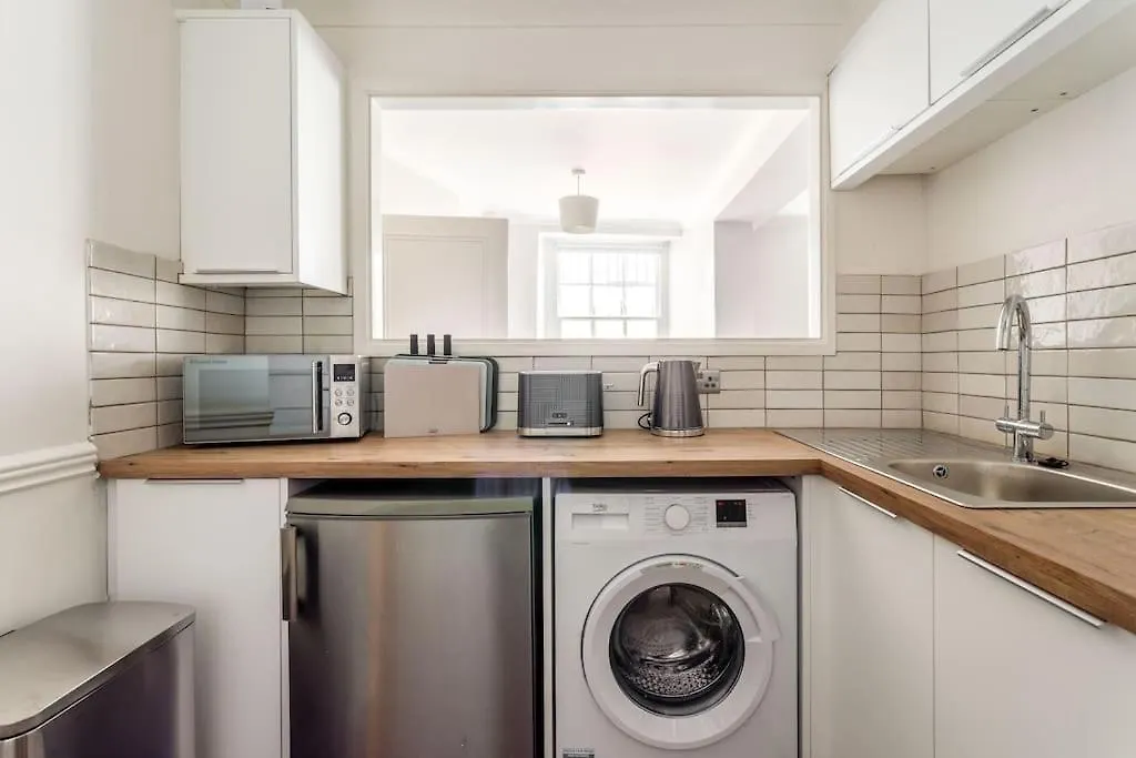 Stylish 2-Bed Garden Apartment Brighton
