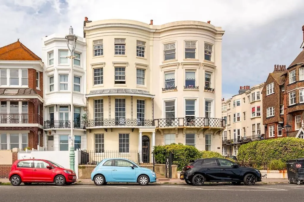 Stylish 2-Bed Garden Apartment Brighton